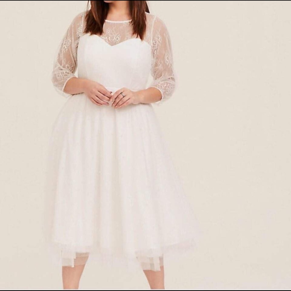 Plus size wedding dress size 26 NWT